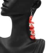 Ein Paar handgefertigte Ohrringe aus Baumwolle. Geschenkidee. Handgefertigt im Tessin