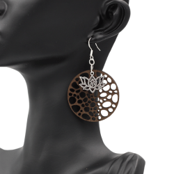 Paire de boucles d’oreilles fait à la main. Idée de cadeau. Fait main