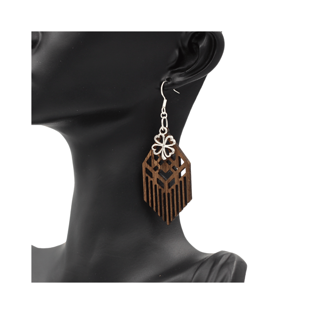 Paire de boucles d’oreilles fait à la main. Idée de cadeau. Fait main Paire de boucles d’oreilles fait à la main. Idée de cadeau. Fait main
