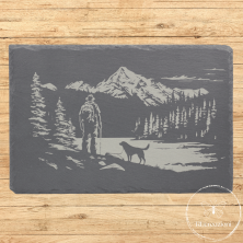 Planche à découper en ardoise avec gravure laser homme avec chien. Promenade avec chien