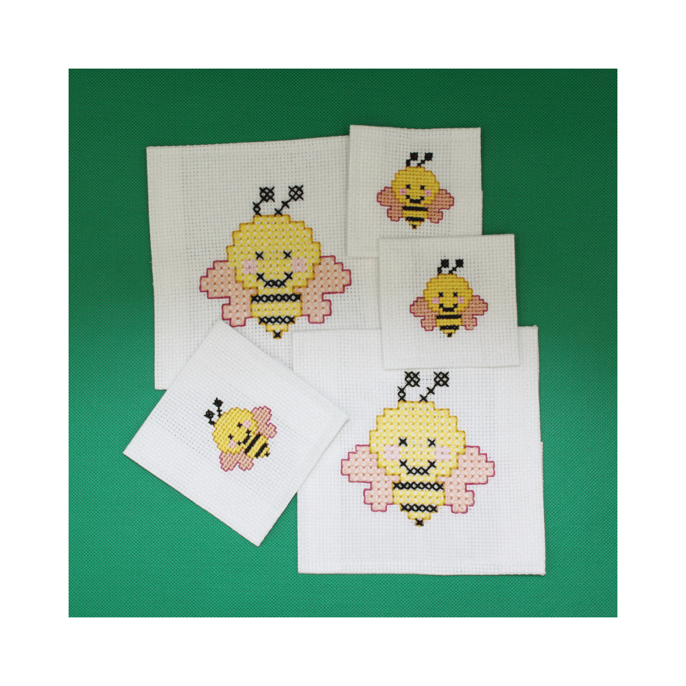 Marque "abeille" brodée à la main.