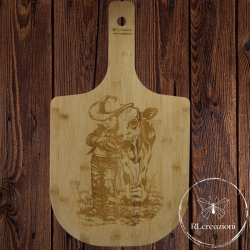 Planche à découper avec gravure laser 'cowboy child'. Personnalisation sur demande