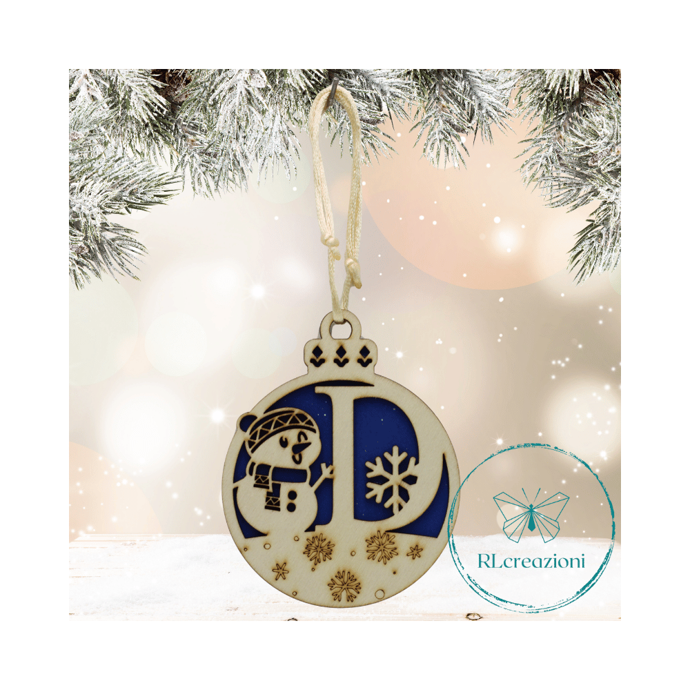 Decorazione per l'albero di Natale. Realizzata con taglio laser. Lettera D Decorazione per l'albero di Natale. Realizzata con taglio laser. Lettera D
