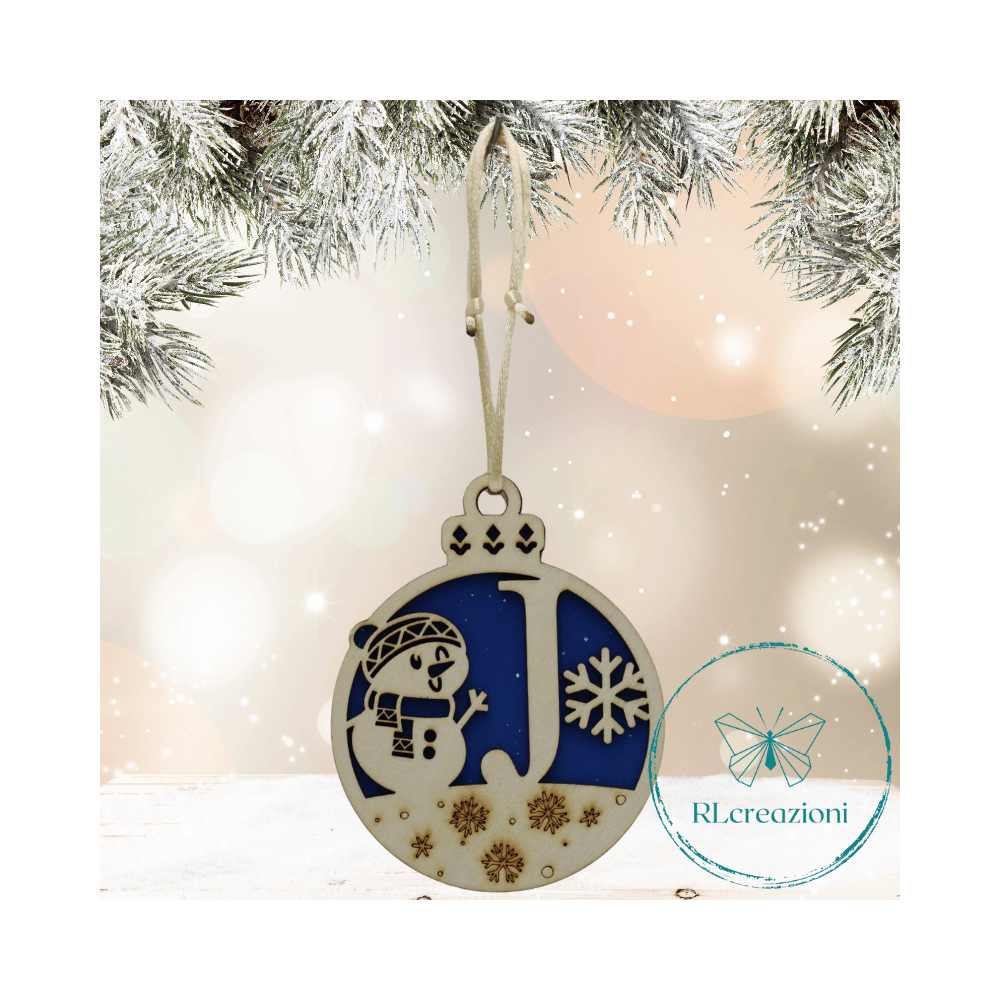 Decorazione per l'albero di Natale. Realizzata con taglio laser. Lettera J Decorazione per l'albero di Natale. Realizzata con taglio laser. Lettera J