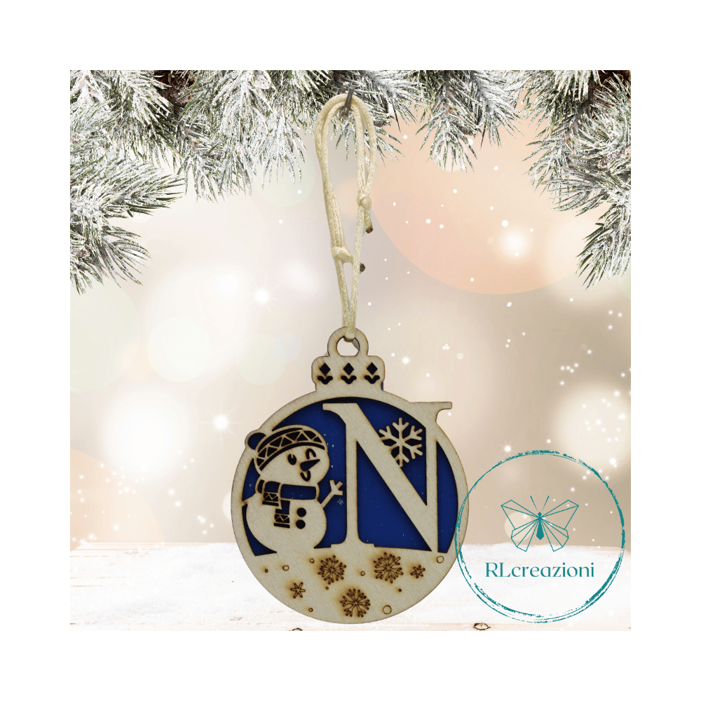Decorazione per l'albero di Natale. Realizzata con taglio laser. Lettera M Decorazione per l'albero di Natale. Realizzata con taglio laser. Lettera M