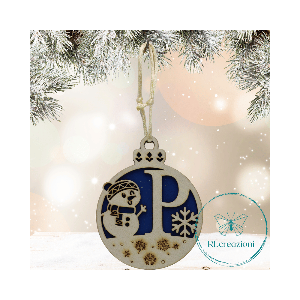 Decorazione per l'albero di Natale. Realizzata con taglio laser. Lettera P Decorazione per l'albero di Natale. Realizzata con taglio laser. Lettera P