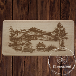 planche à découper avec gravure laser 'couple au lac'. Personnalisé sur demande