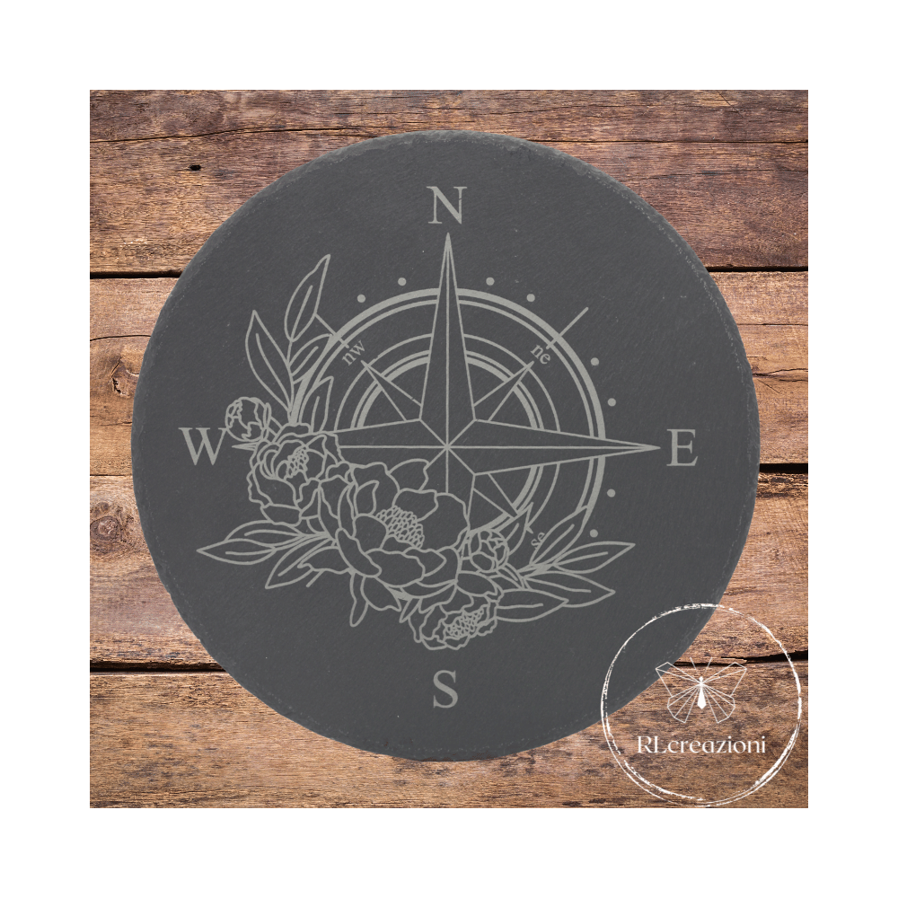 Planche à découper en ardoise avec gravure laser 'Rose des vents'. Personnalisation sur demande