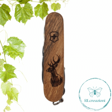 Victorinox Huntsman Wood avec gravure laser cerf 13 fonctions. Personnalisé sur demande
