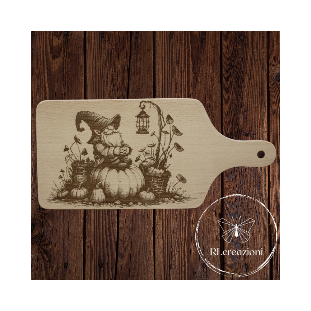 Planche à découper avec gravure laser 'Gnome'. Personnalisation sur demande