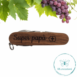 Victorinox Sparta en bois de noyer avec gravure laser. 10 fonctions. Personnalisé sur demande