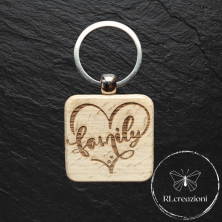 portachiavi in legno con incisione laser. Family. Personalizzabili. Ideali come gadget aziendali