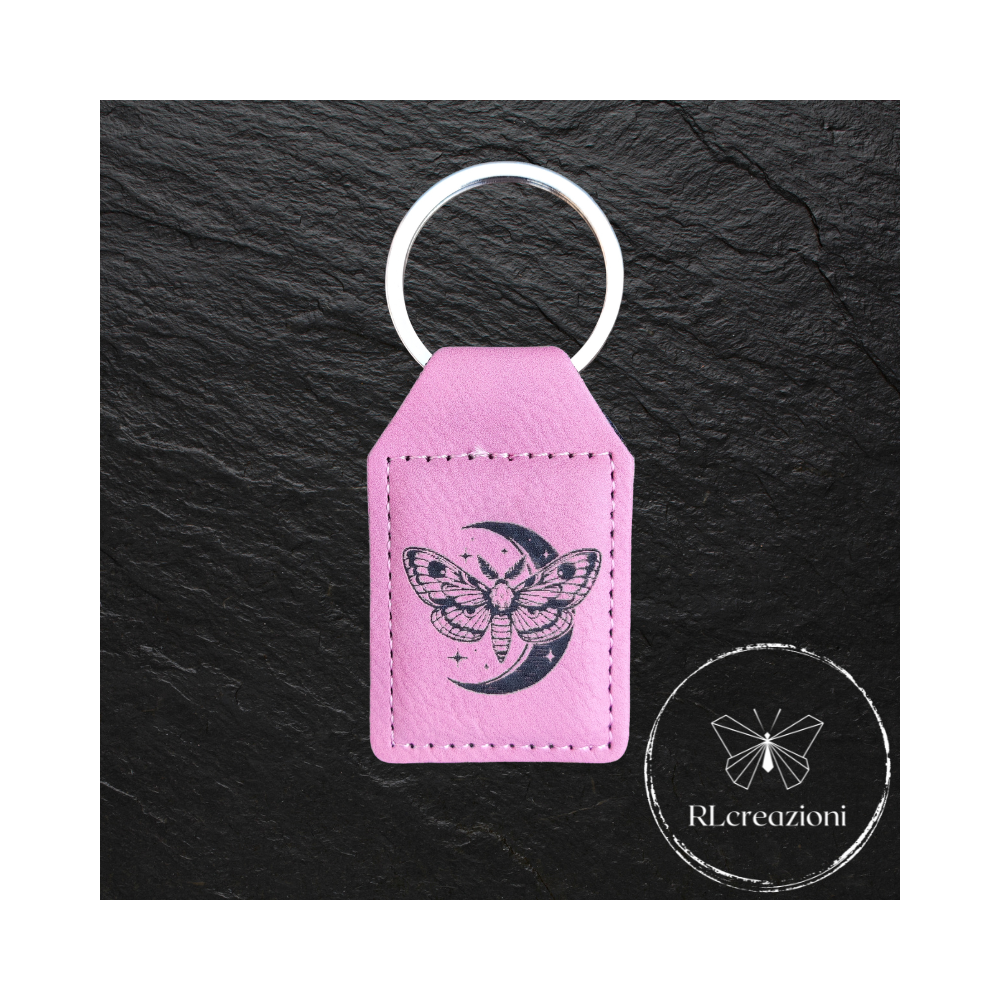 porte-clés en bois avec gravure laser. Papillon de nuit avec lune. Personnalisables. Idéaux comme gadgets d'entreprise.