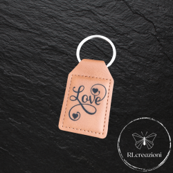 Portachiavi in similpelle marrone con incisione laser "Love"