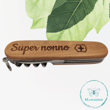 Victorinox Sparta in legno di noce con incisione laser. 10 funzioni. Personalizzato su richiesta