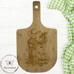 Planche à découper avec gravure laser 'cowboy child'. Personnalisation sur demande