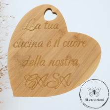tagliere in legno di bambù.La tua cucina è il cuore della nostra casa. Festa della mamma