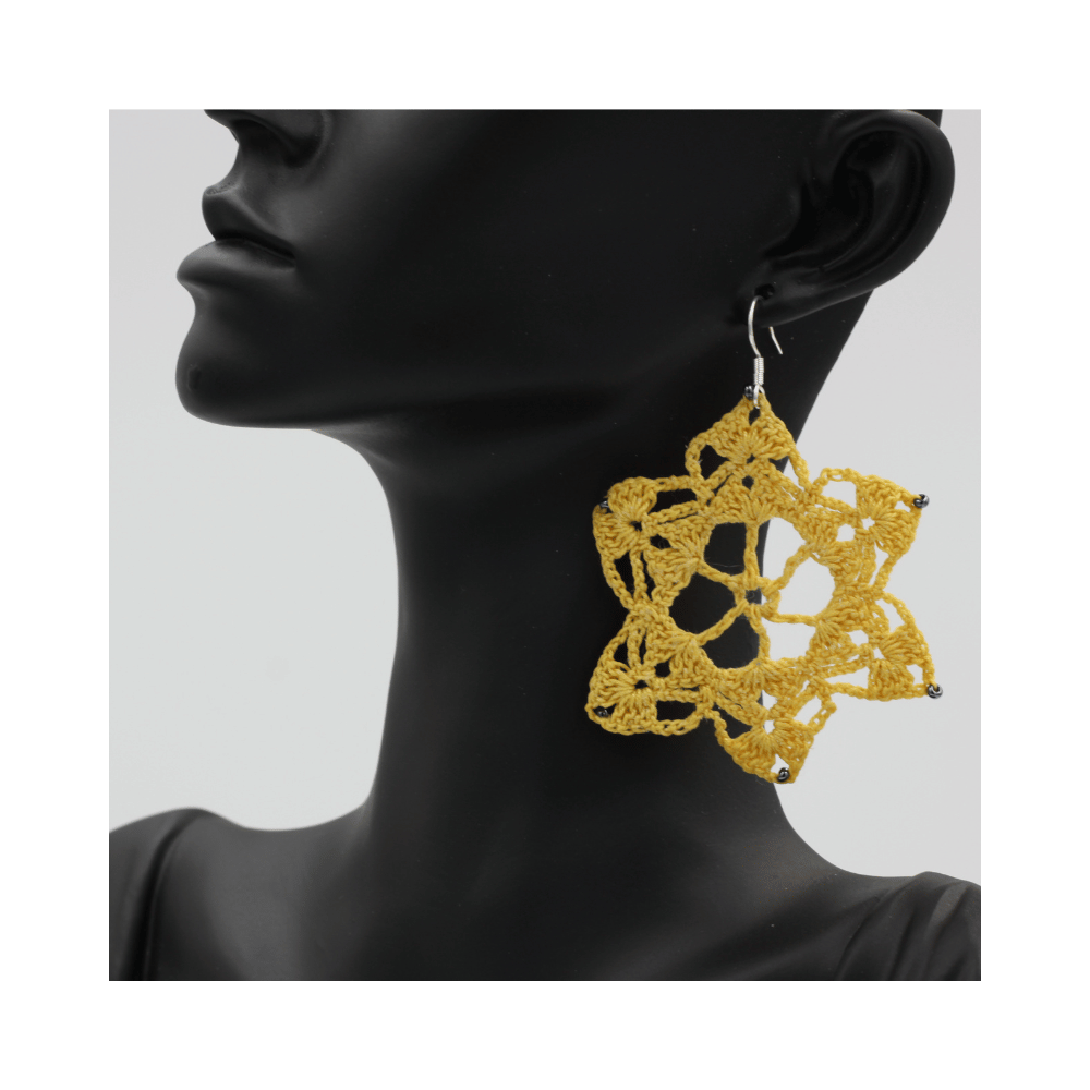 Paire de boucles d’oreilles fait à la main. Idée de cadeau. Fait main Paire de boucles d’oreilles fait à la main. Idée de cadeau. Fait main