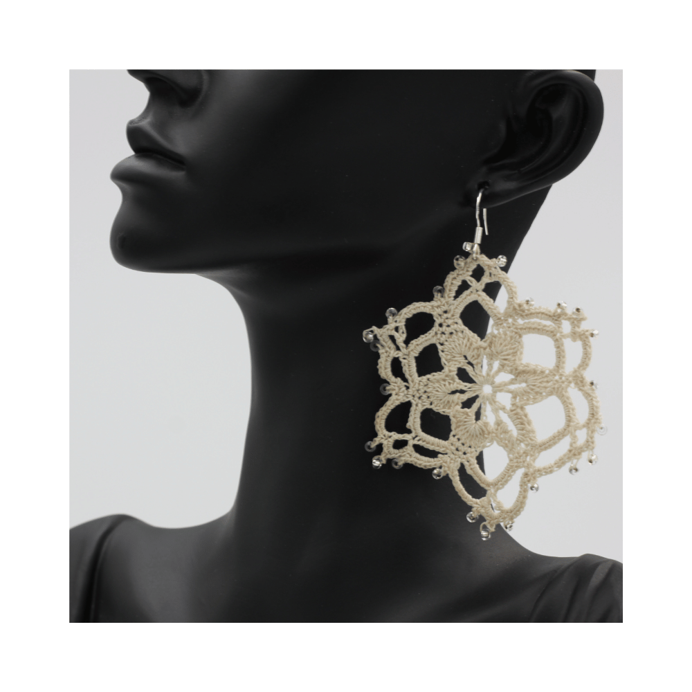 Paire de boucles d’oreilles fait à la main. Idée de cadeau. Fait main Paire de boucles d’oreilles fait à la main. Idée de cadeau. Fait main
