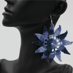 Paire de boucles d’oreilles fait à la main. Idée de cadeau. Fait main