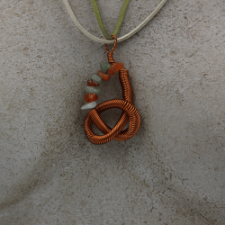 Collier en cuivre fait à la main. Idée de cadeau. Fait main