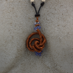 Collier en cuivre fait à la main. Idée de cadeau. Fait main