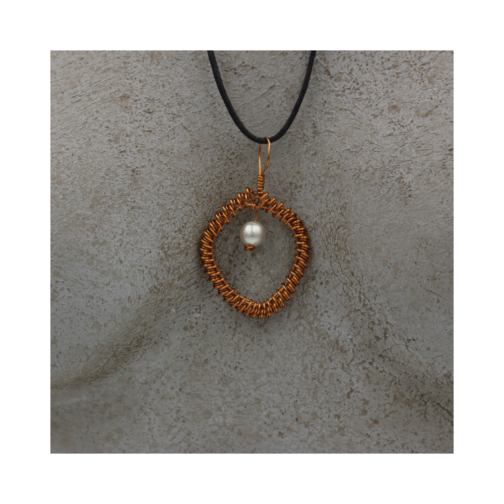 Collier en cuivre fait à la main. Idée de cadeau. Fait main Collier en cuivre fait à la main. Idée de cadeau. Fait main