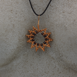Collier en cuivre fait à la main. Idée de cadeau. Fait main