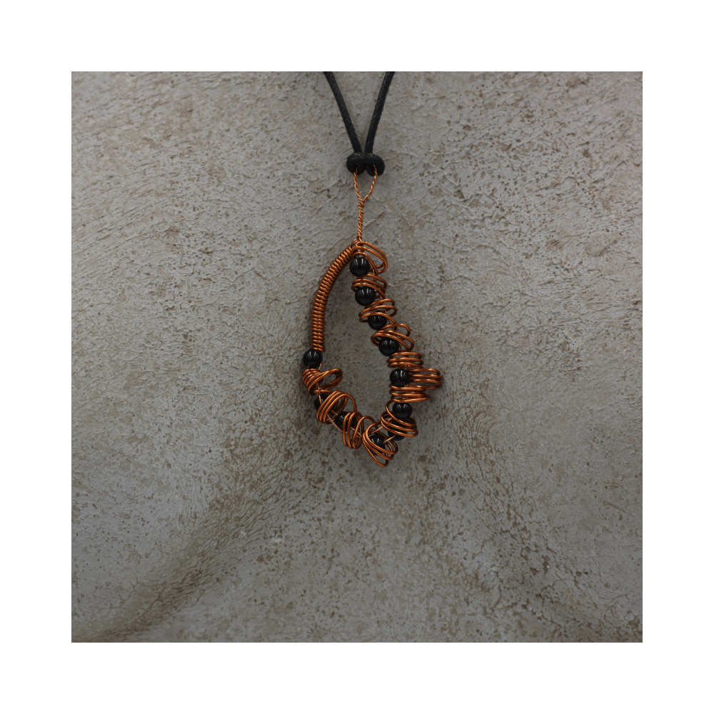 Collana in rame realizzata a mano. Idea regalo. Prodotti artigianali fatti a mano in Ticino Collana in rame realizzata a mano. Idea regalo. Prodotti artigianali fatti a mano in Ticino