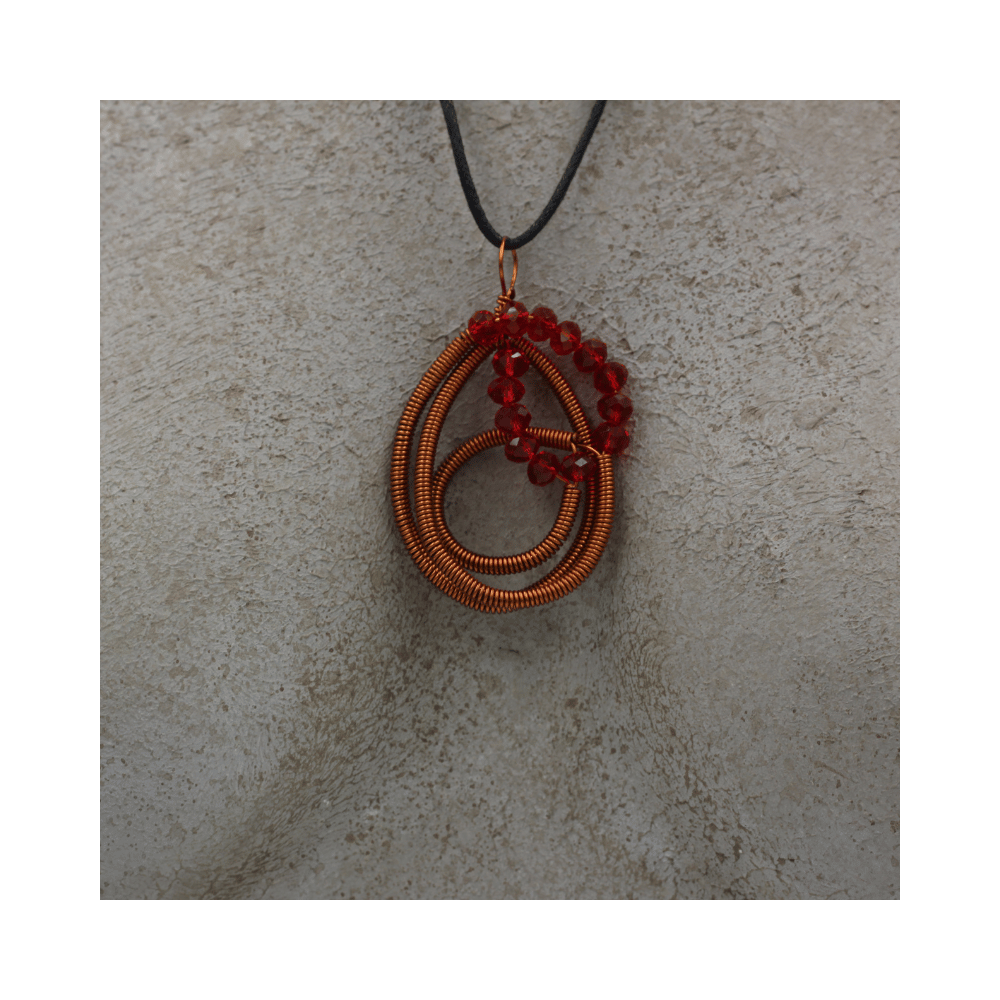Collana in rame realizzata a mano. Idea regalo. Prodotti artigianali fatti a mano in Ticino Collana in rame realizzata a mano. Idea regalo. Prodotti artigianali fatti a mano in Ticino
