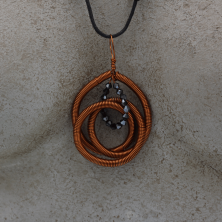 Collana in rame realizzata a mano. Idea regalo. Prodotti artigianali fatti a mano in Ticino