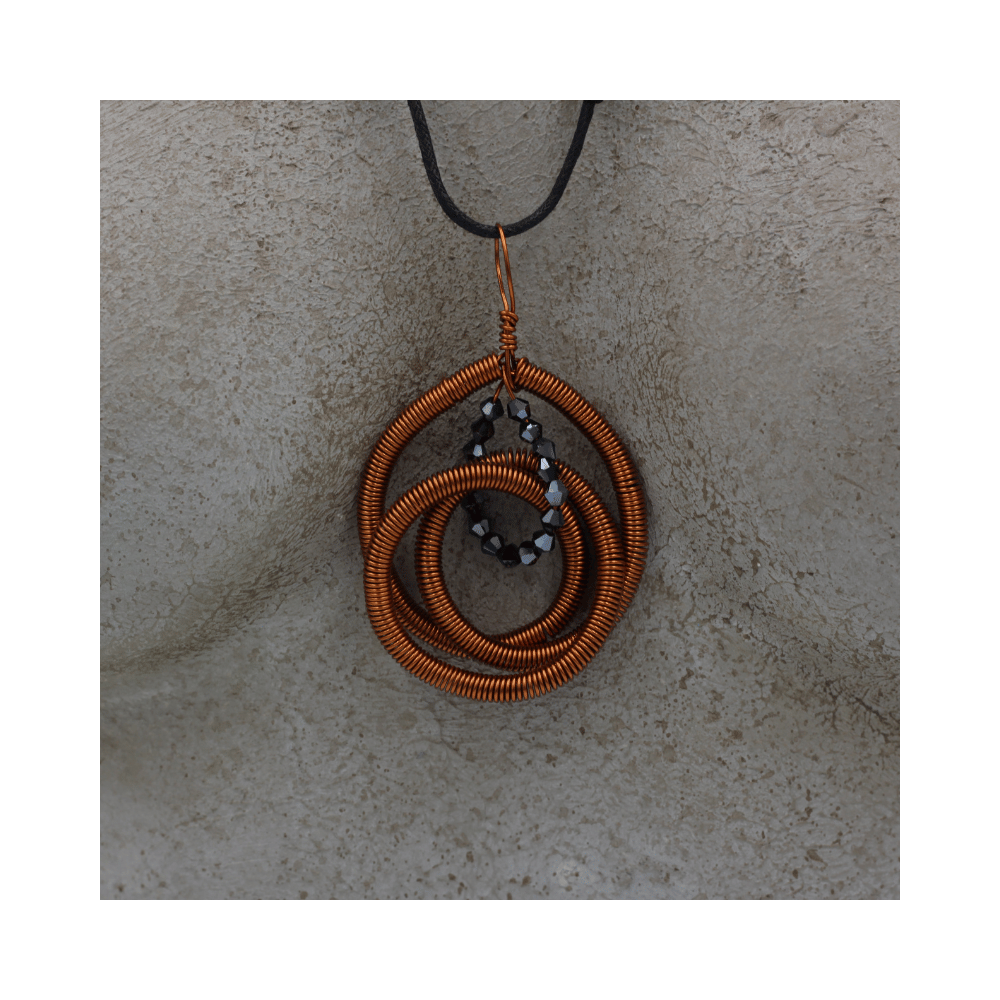 Collana in rame realizzata a mano. Idea regalo. Prodotti artigianali fatti a mano in Ticino Collana in rame realizzata a mano. Idea regalo. Prodotti artigianali fatti a mano in Ticino