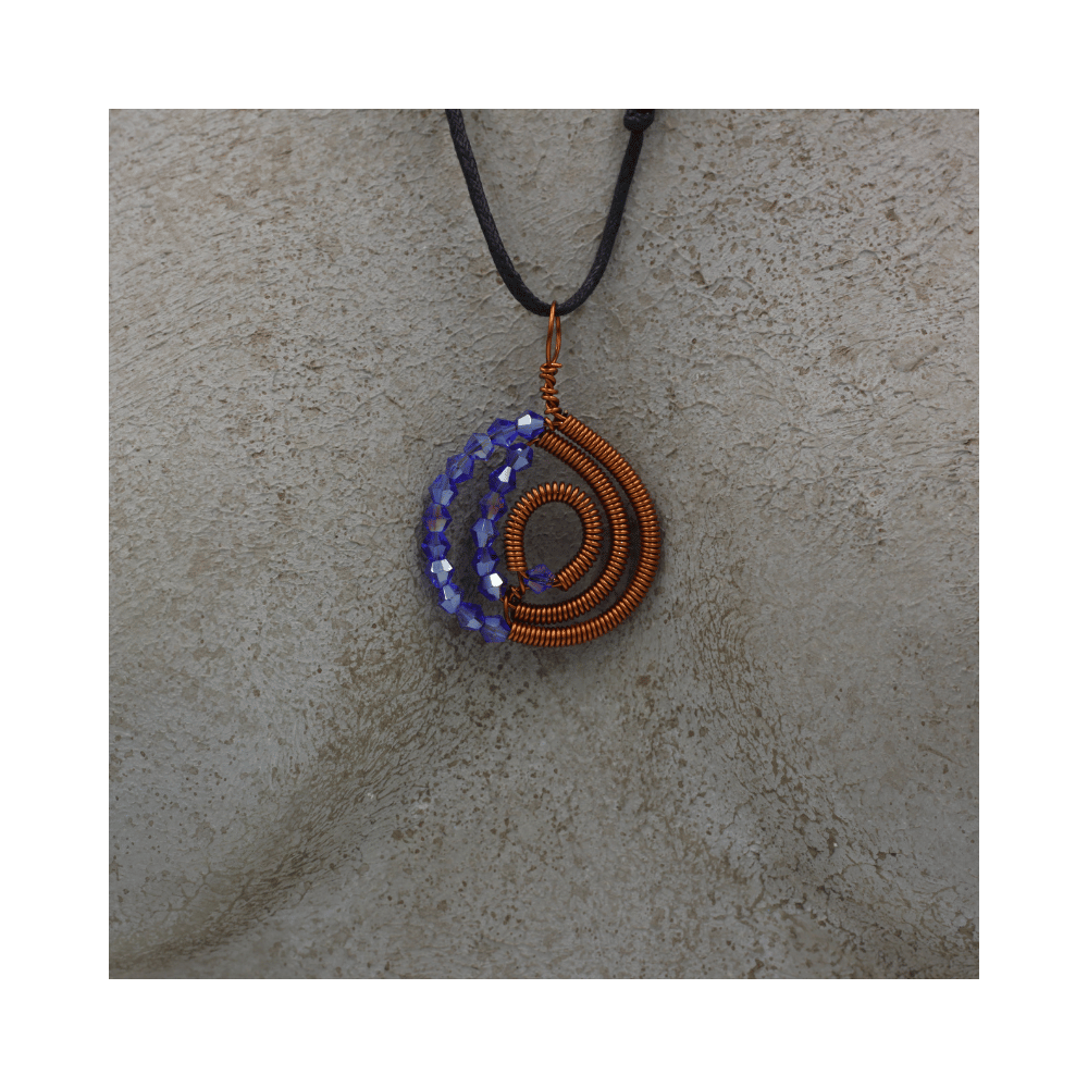 Collana in rame realizzata a mano. Idea regalo. Prodotti artigianali fatti a mano in Ticino Collana in rame realizzata a mano. Idea regalo. Prodotti artigianali fatti a mano in Ticino