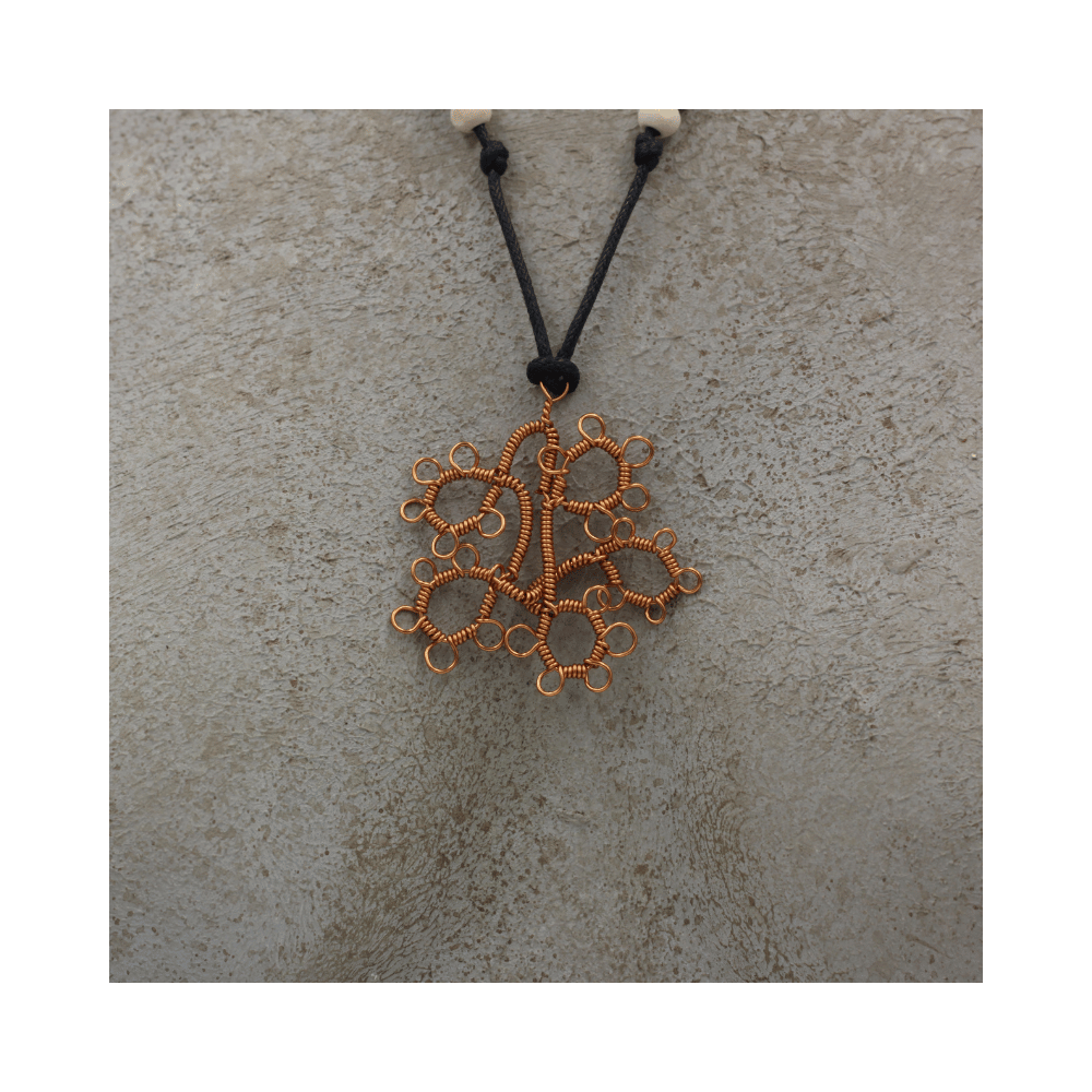 Collana in rame realizzata a mano. Idea regalo. Prodotti artigianali fatti a mano in Ticino Collana in rame realizzata a mano. Idea regalo. Prodotti artigianali fatti a mano in Ticino