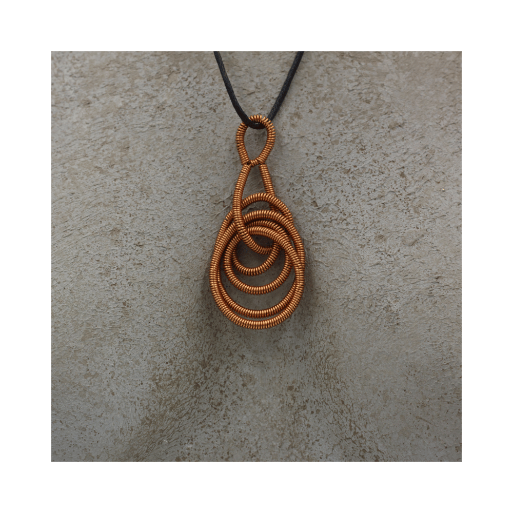 Collana in rame realizzata a mano. Idea regalo. Prodotti artigianali fatti a mano in Ticino Collana in rame realizzata a mano. Idea regalo. Prodotti artigianali fatti a mano in Ticino