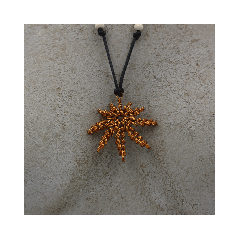 Collana in rame realizzata a mano. Idea regalo. Prodotti artigianali fatti a mano in Ticino Collana in rame realizzata a mano. Idea regalo. Prodotti artigianali fatti a mano in Ticino