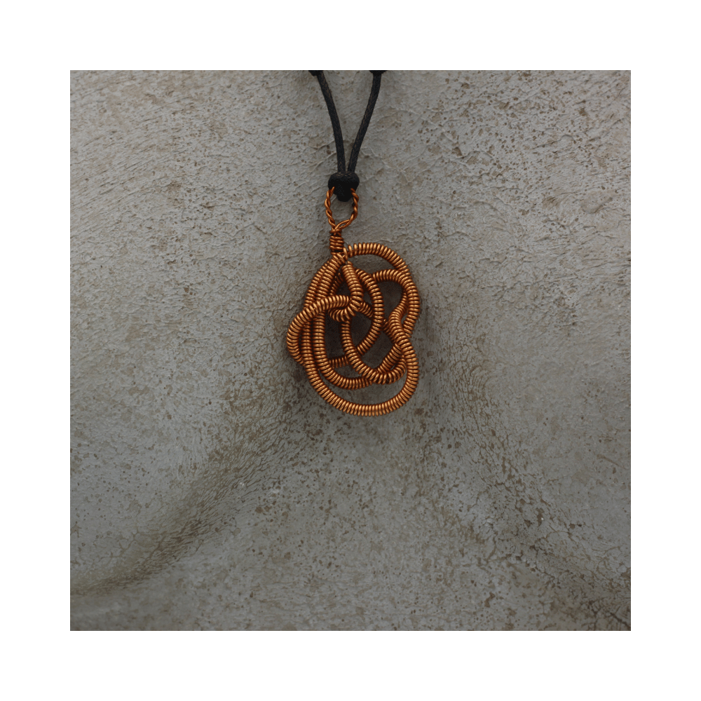 Collana in rame realizzata a mano. Idea regalo. Prodotti artigianali fatti a mano in Ticino Collana in rame realizzata a mano. Idea regalo. Prodotti artigianali fatti a mano in Ticino