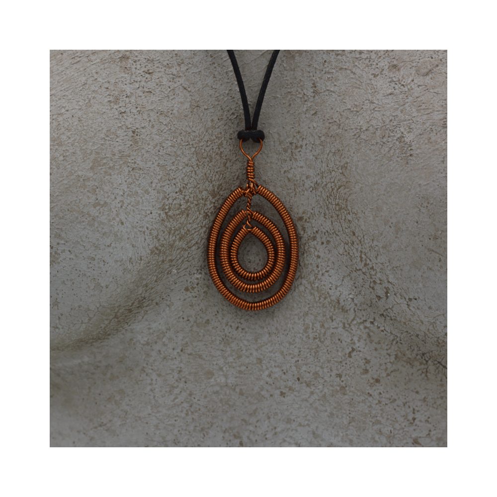 Collana in rame realizzata a mano. Idea regalo. Prodotti artigianali fatti a mano in Ticino Collana in rame realizzata a mano. Idea regalo. Prodotti artigianali fatti a mano in Ticino