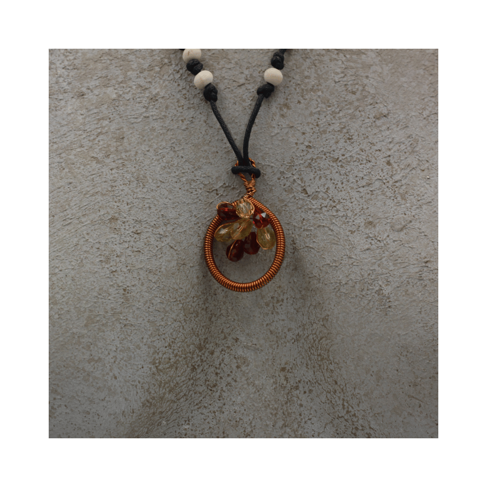 Collana in rame realizzata a mano. Idea regalo. Prodotti artigianali fatti a mano in Ticino Collana in rame realizzata a mano. Idea regalo. Prodotti artigianali fatti a mano in Ticino
