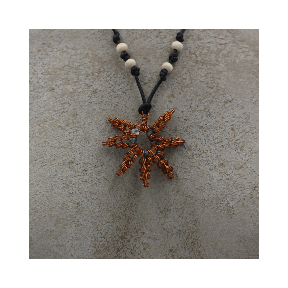 Collana in rame realizzata a mano. Idea regalo. Prodotti artigianali fatti a mano in Ticino Collana in rame realizzata a mano. Idea regalo. Prodotti artigianali fatti a mano in Ticino
