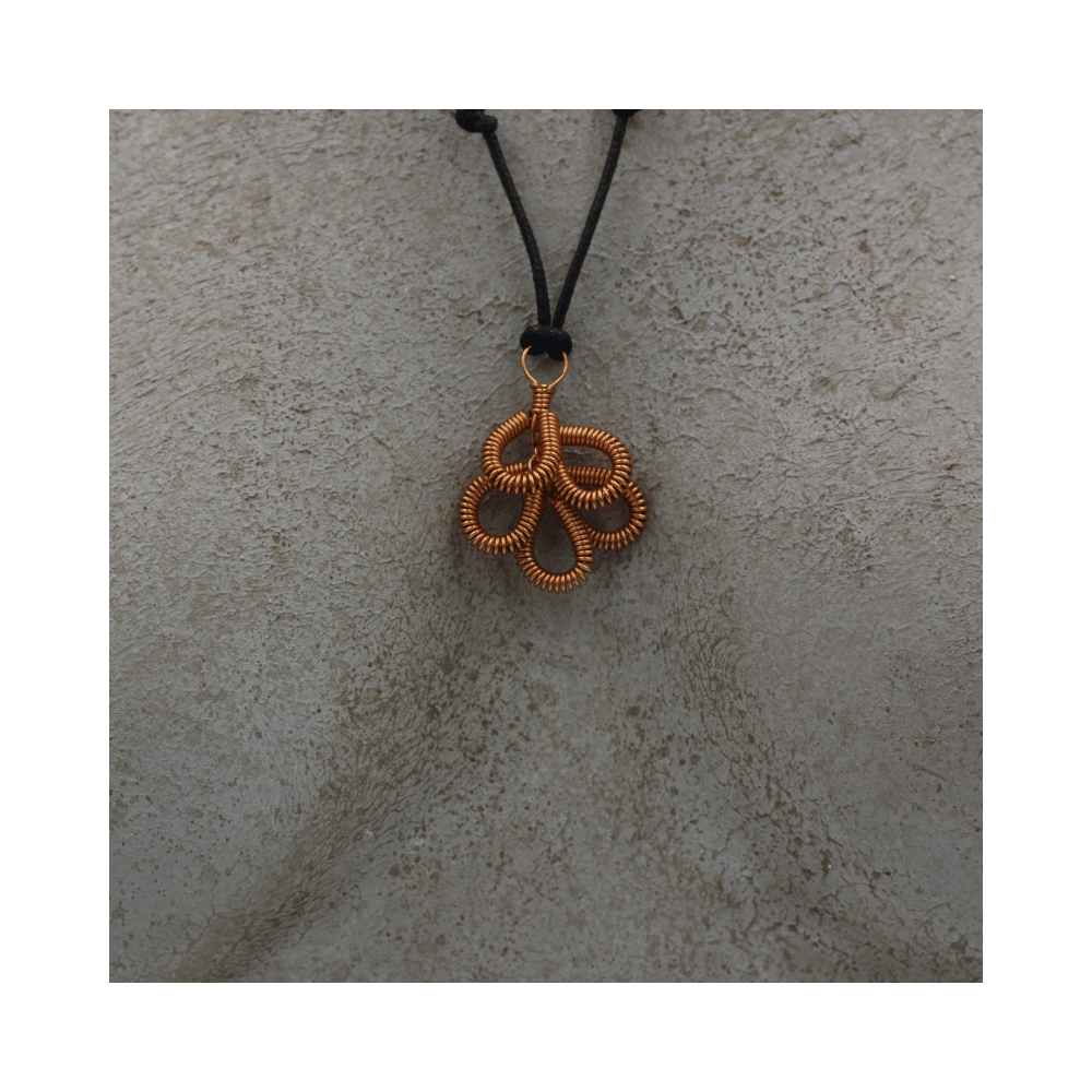 Collana in rame realizzata a mano. Idea regalo. Prodotti artigianali fatti a mano in Ticino Collana in rame realizzata a mano. Idea regalo. Prodotti artigianali fatti a mano in Ticino