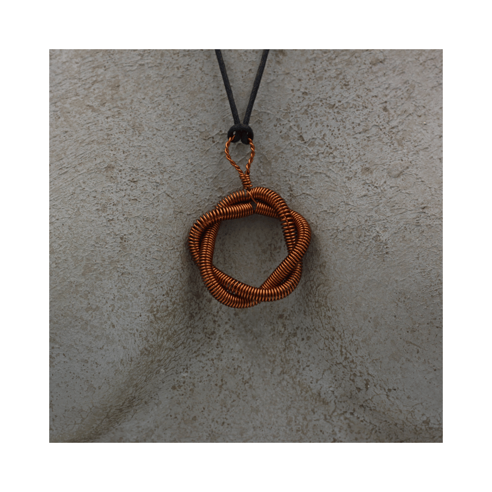 Collana in rame realizzata a mano. Idea regalo. Prodotti artigianali fatti a mano in Ticino Collana in rame realizzata a mano. Idea regalo. Prodotti artigianali fatti a mano in Ticino