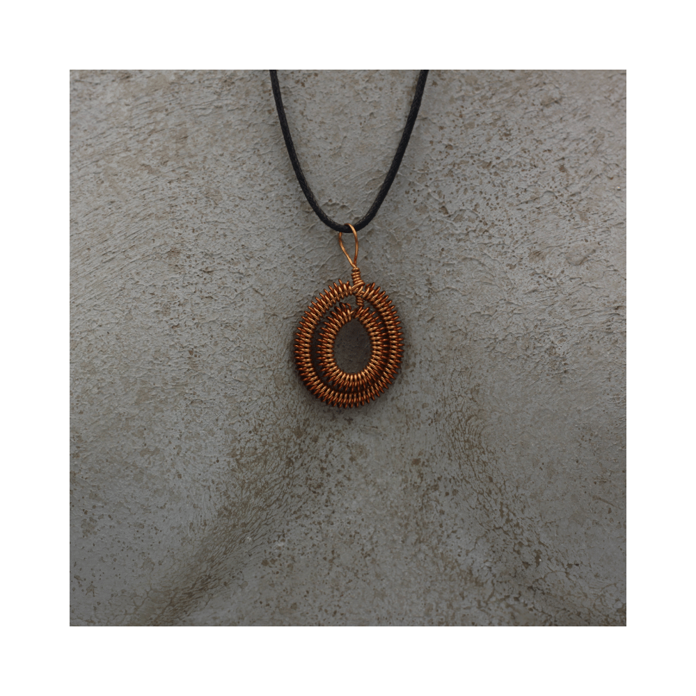 Collana in rame realizzata a mano. Idea regalo. Prodotti artigianali fatti a mano in Ticino Collana in rame realizzata a mano. Idea regalo. Prodotti artigianali fatti a mano in Ticino