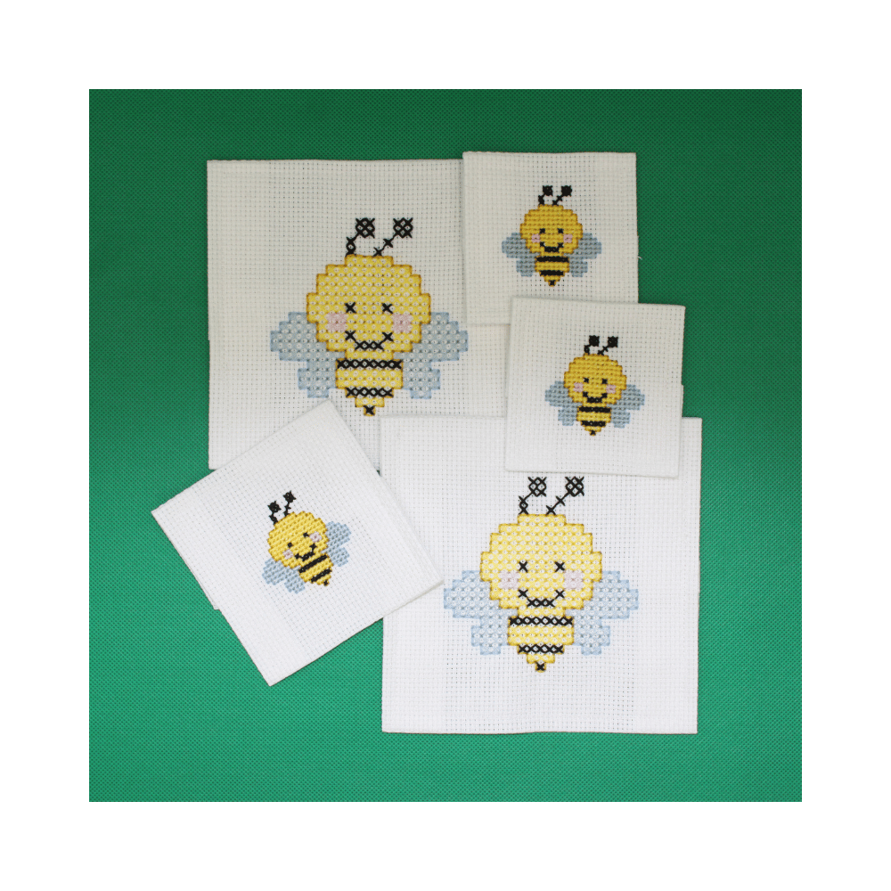 Marque "abeille" brodée à la main. Marque "abeille" brodée à la main.