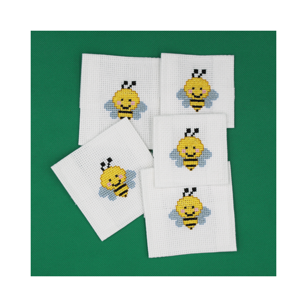Marque "abeille" brodée à la main.